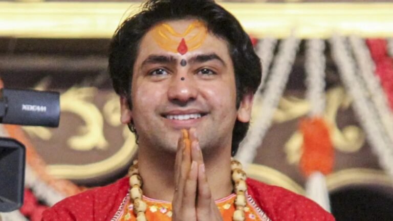 PM मोदी का प्रिय होने का मतलब ये नहीं कि मैं किसी पार्टी का हूं”, बाबा बागेश्वर ने ऐसा क्यों कहा?