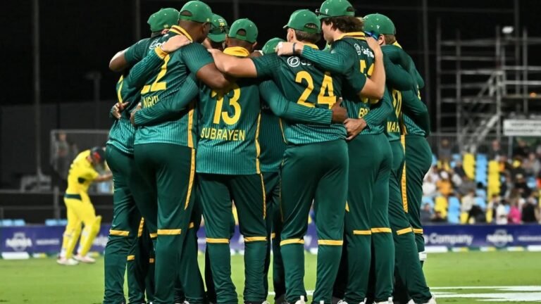 डेब्यू मैच में बॉलिंग एक्शन पर हुई शिकायत, अब आखिरी 2 वनडे से हुआ बाहर हुआ ये खिलाड़ी