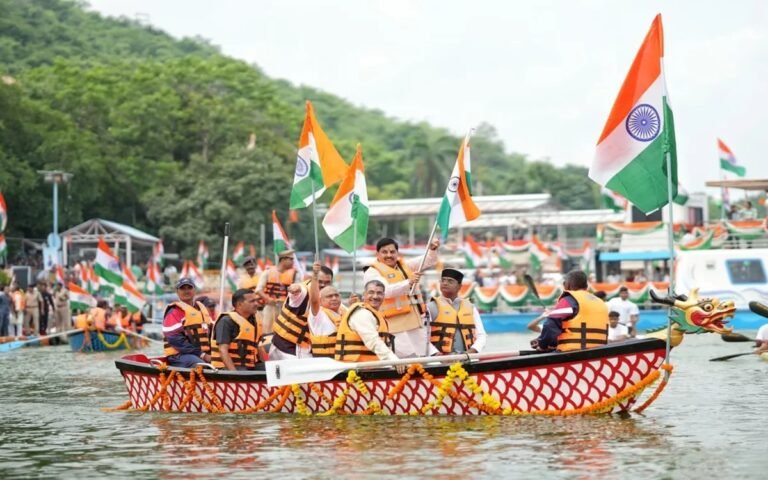 ये देश है वीर-जवानों का…,’ गाकर देशभक्ति के रंग में रंगे सीएम डॉ. मोहन, बोले- आगे बढ़ने की प्रेरणा दे रहीं लहरें