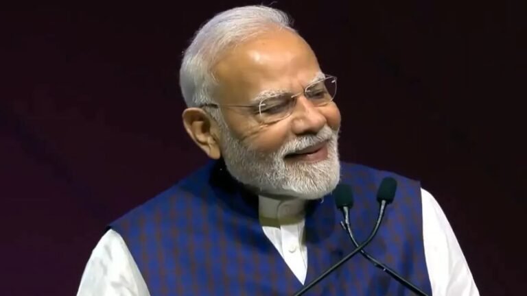 जापान और चीन की यात्रा से लौटे PM मोदी ने जब मंच पर किया मजाक, सामने आया VIDEO