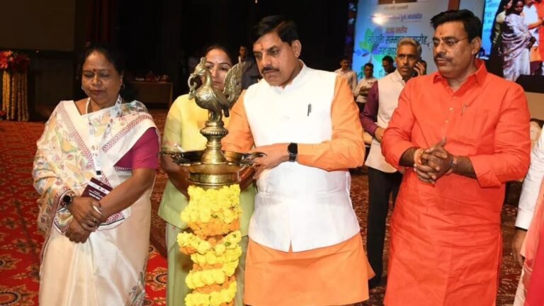 सीएम मोहन यादव ने बढ़ाया सफाईकर्मियों का मान, बोले- ‘दुनिया हमसे सीखेगी सफाई’