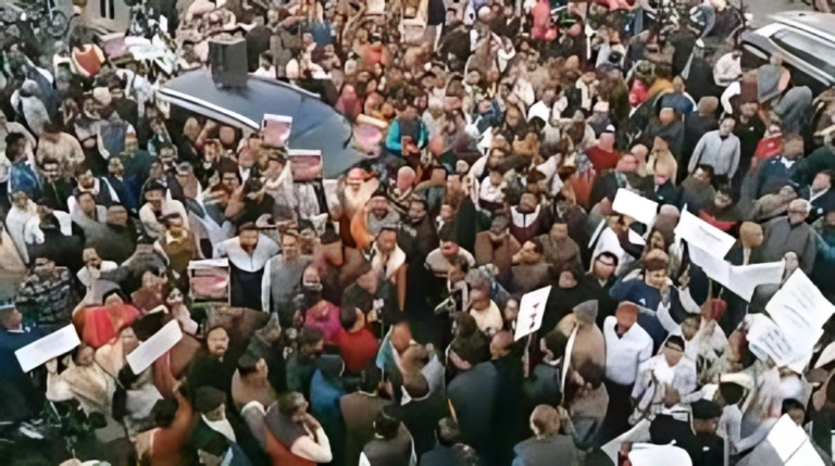 उज्जैन में UGC के नए कानून के खिलाफ सड़कों पर उतरे लोग, ‘काला कानून’ वापस लेने की उठी मांग